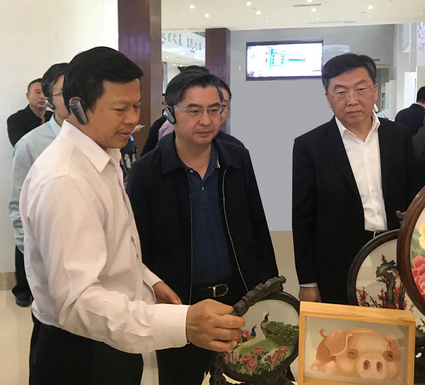 中國華融參加中央金融單位定點(diǎn)幫扶助力鄉(xiāng)村振興推進(jìn)會   獲評金融單位定點(diǎn)扶貧先進(jìn)集體、先進(jìn)個人